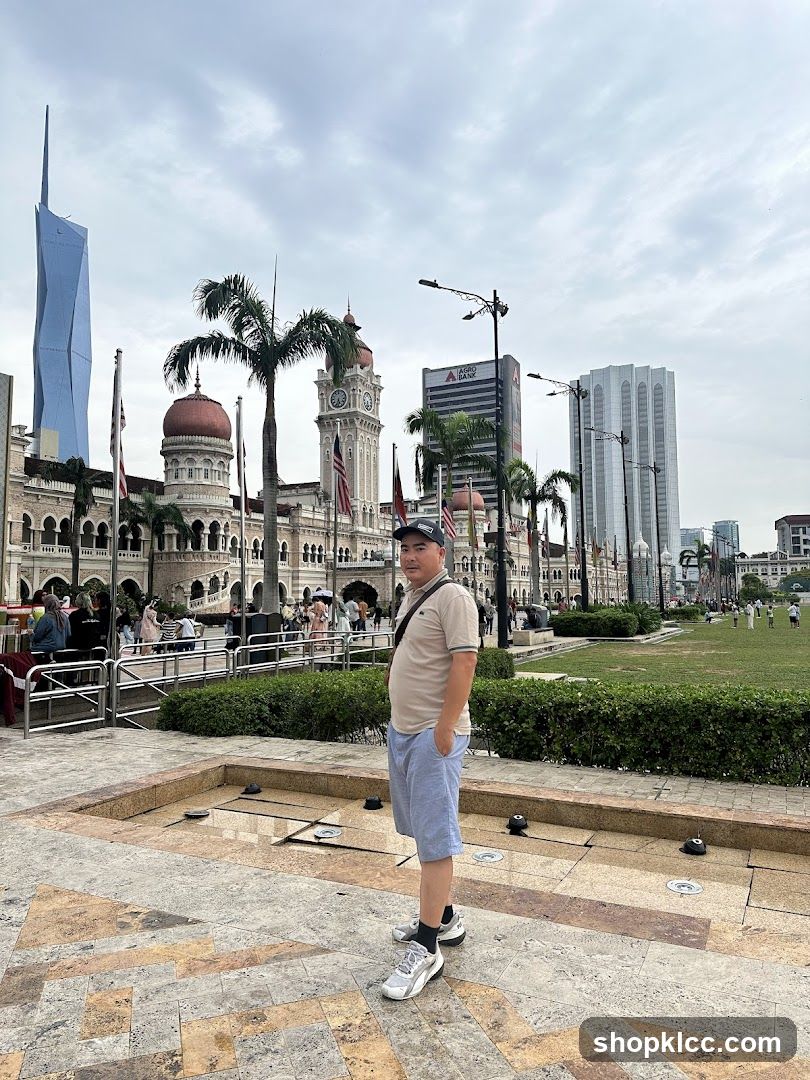 Man in front of Sultan Abdul Samad Building