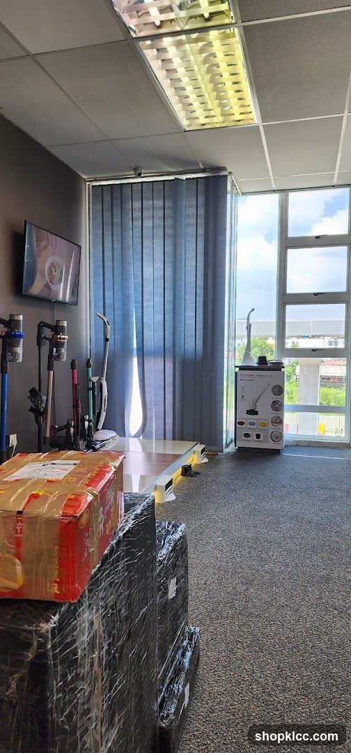 Display of vacuum cleaners and packaged goods