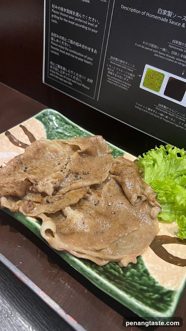 Grilled Meat with Lettuce