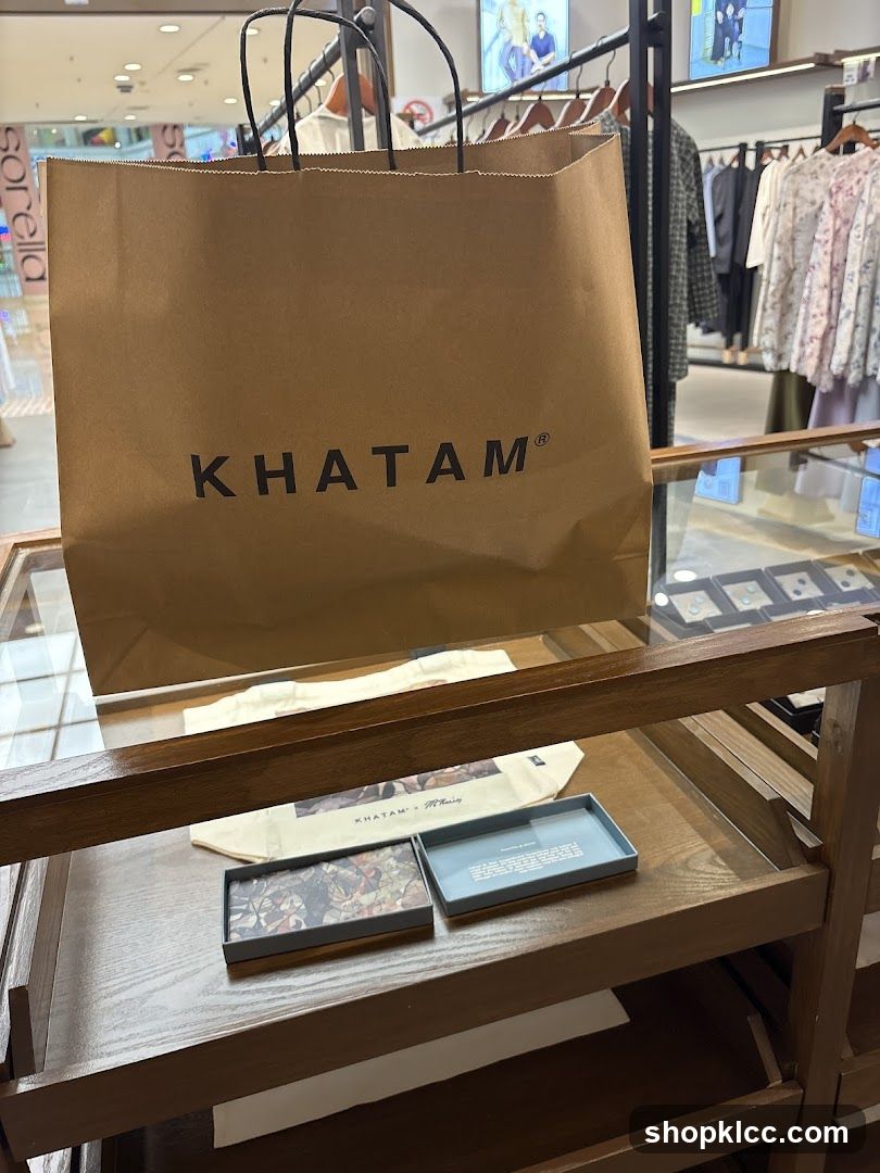 Shopping Bag and Display Case
