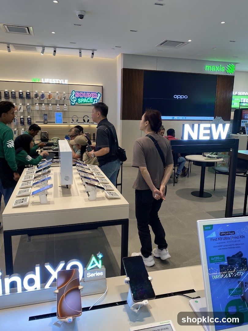 Oppo Store Interior