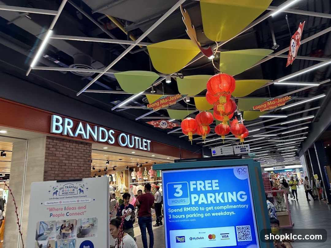 Brands Outlet Interior