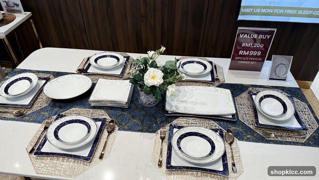 Dinnerware Set Display