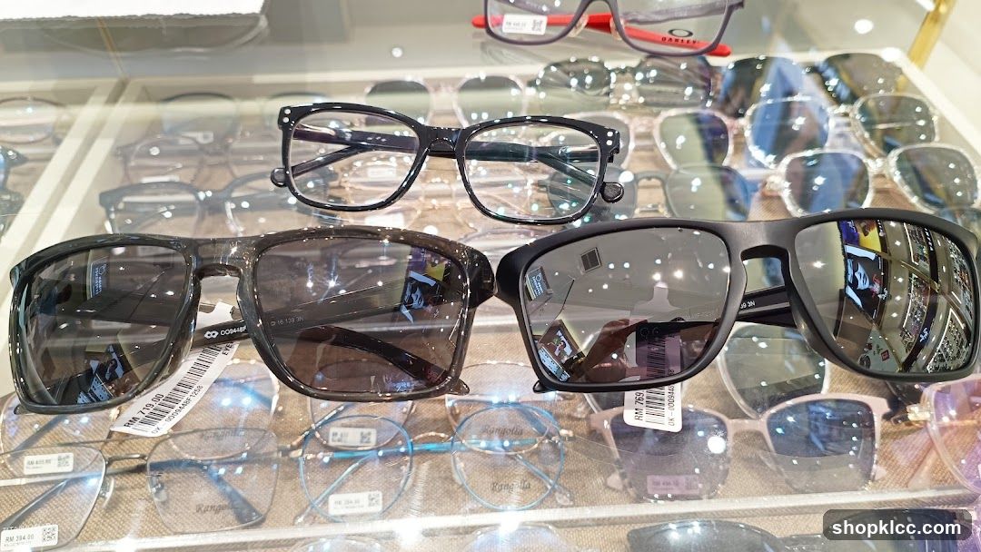 Eyeglasses and Sunglasses Display