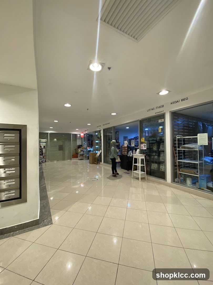 Shopping Corridor Interior