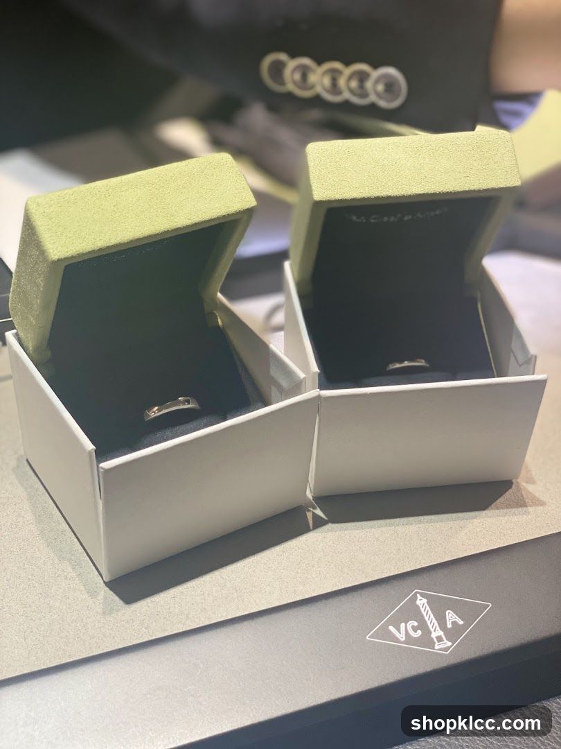 Two rings in boxes