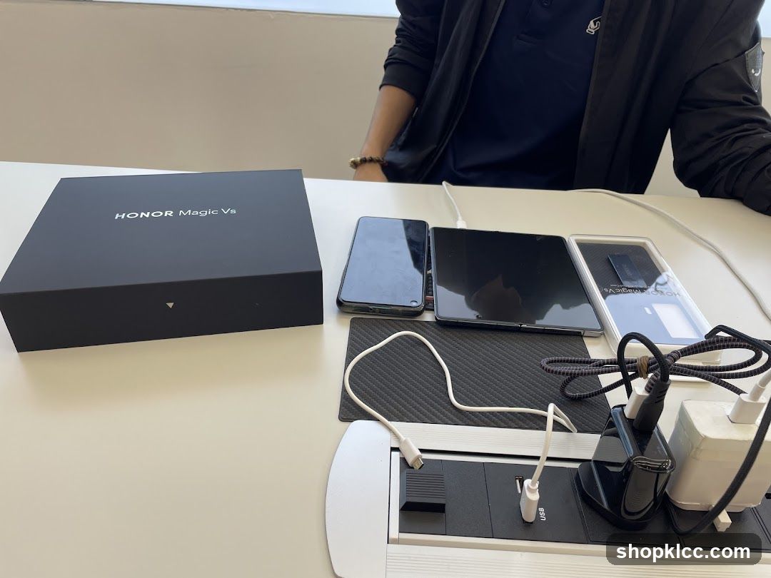 Honor Magic Vs Box and Devices