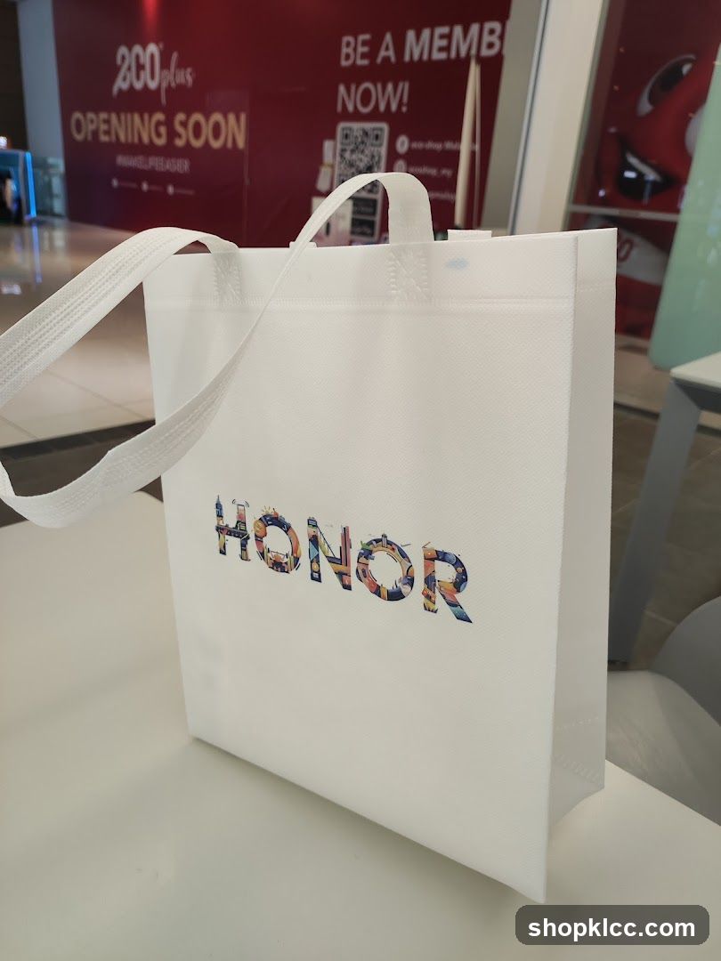 White tote bag with "HONOR" logo
