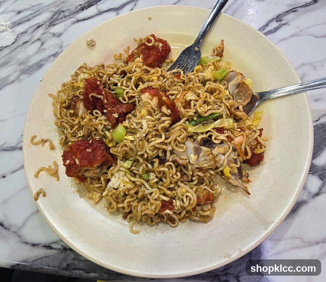 Fried Noodles with Chicken and Vegetables