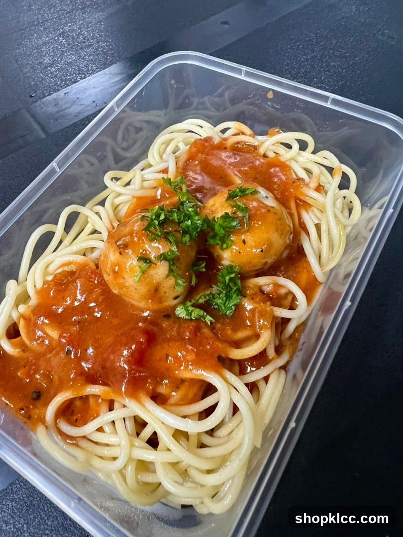 Spaghetti with Meatballs in Tomato Sauce