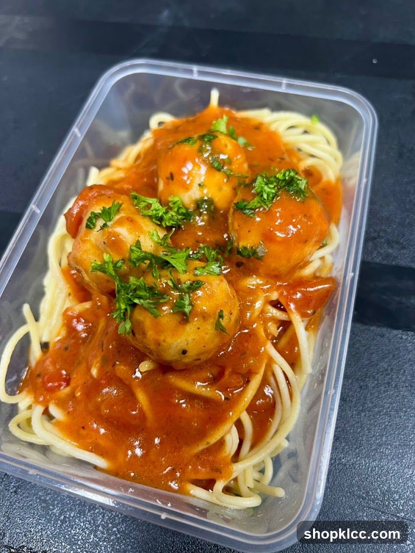 Spaghetti with Meatballs in Tomato Sauce