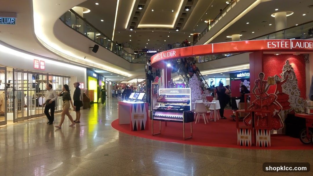 Estee Lauder Pop-Up Display in Mall