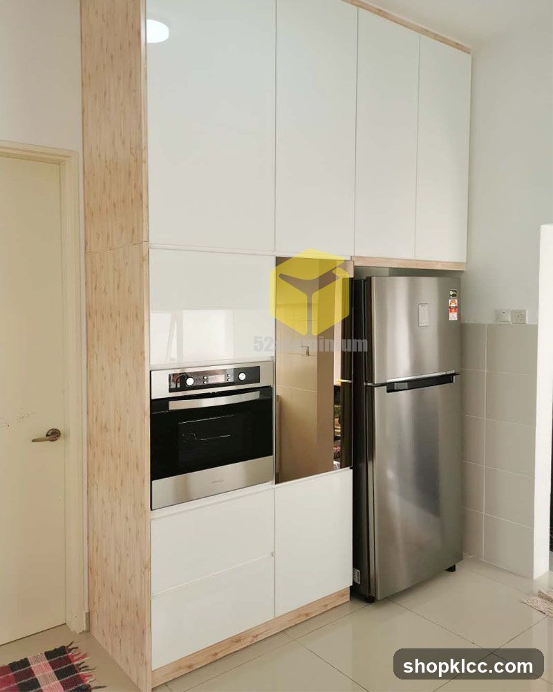 Modern Kitchen Cabinetry with Integrated Appliances