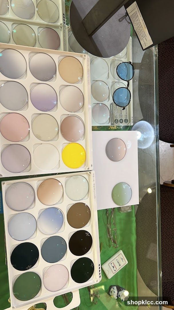 Eyeglass Lens Display