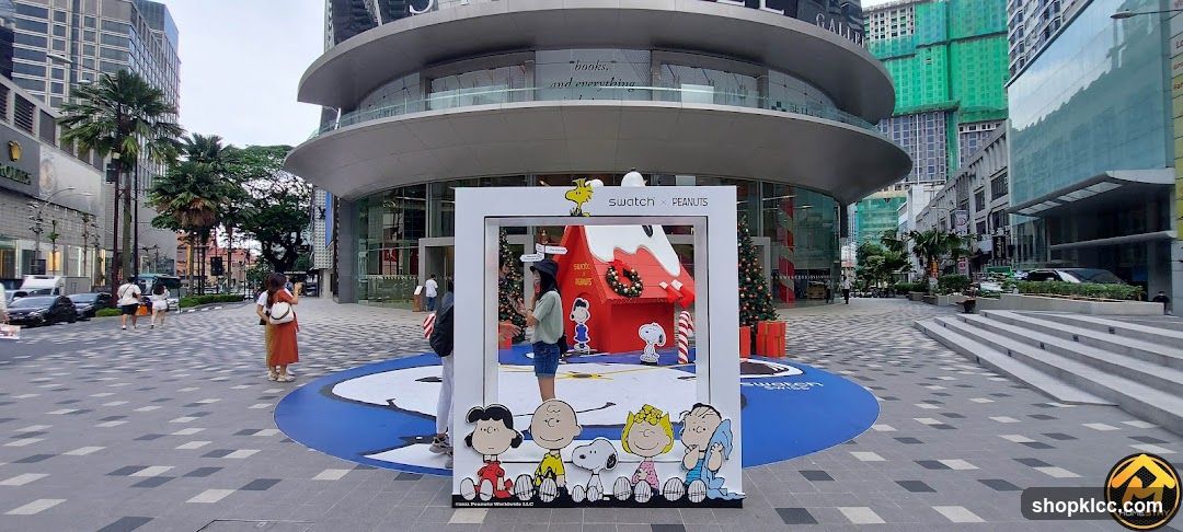 Swatch x Peanuts Holiday Display