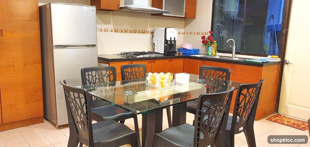 Kitchen Dining Area