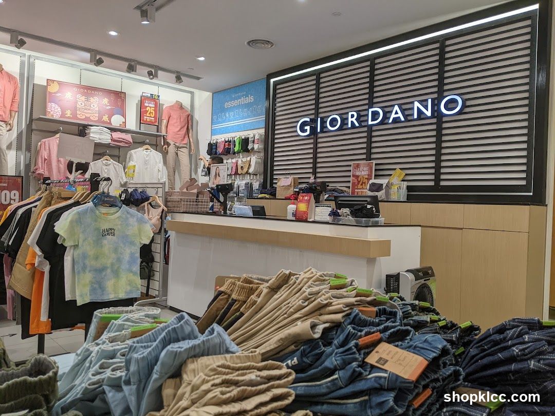 Giordano Store Interior