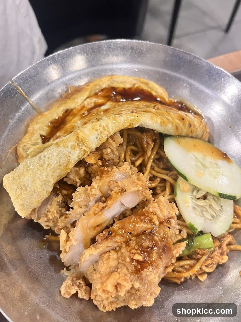Fried Chicken Noodles with Omelette