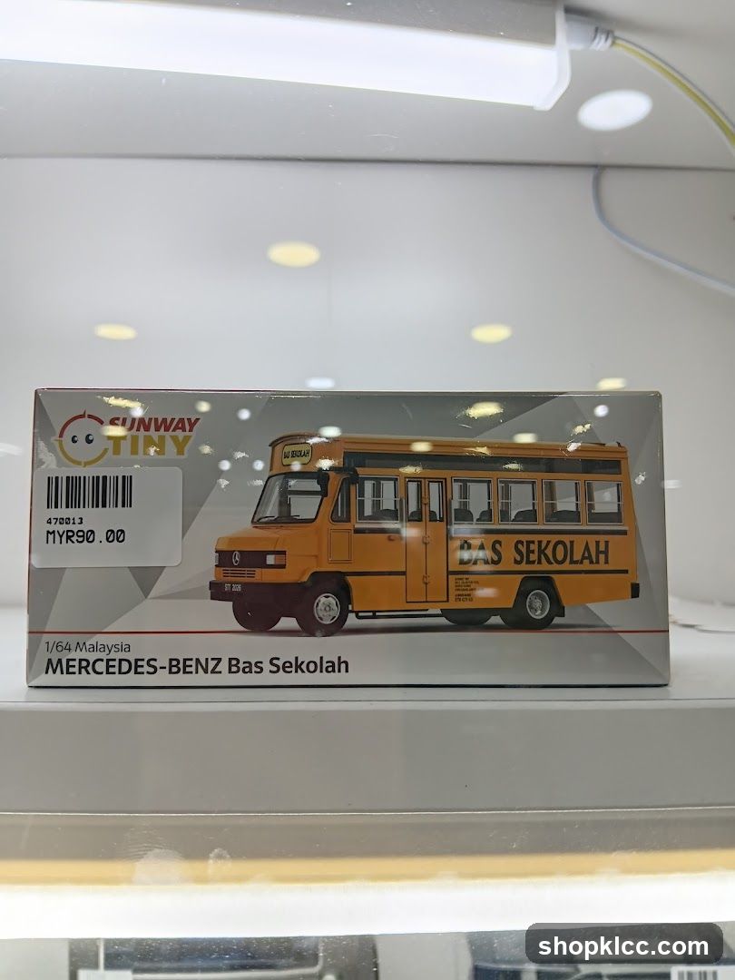 Model Bus in Packaging