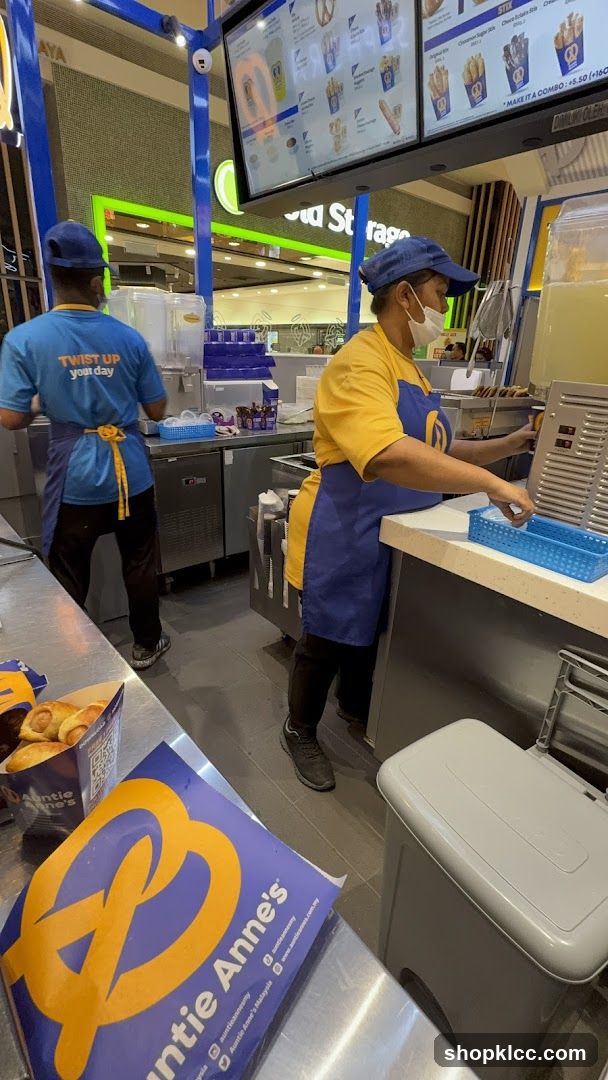 Auntie Anne's Counter