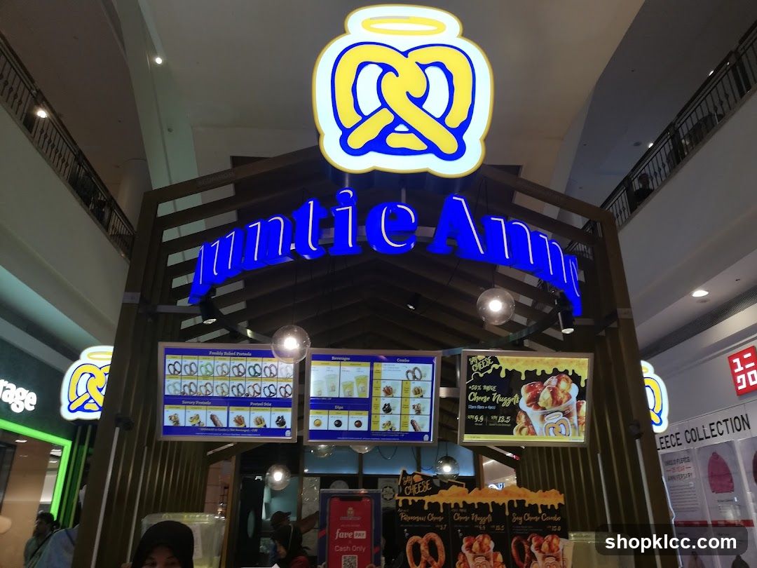 Auntie Anne's Pretzel Stand