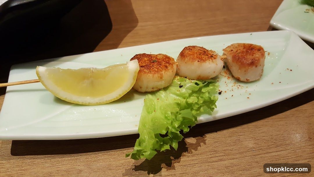 Scallops with Lemon and Lettuce