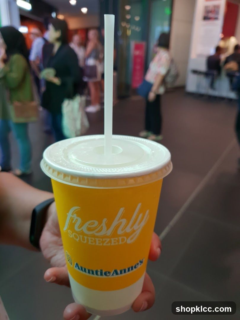 Auntie Anne's Freshly Squeezed Drink