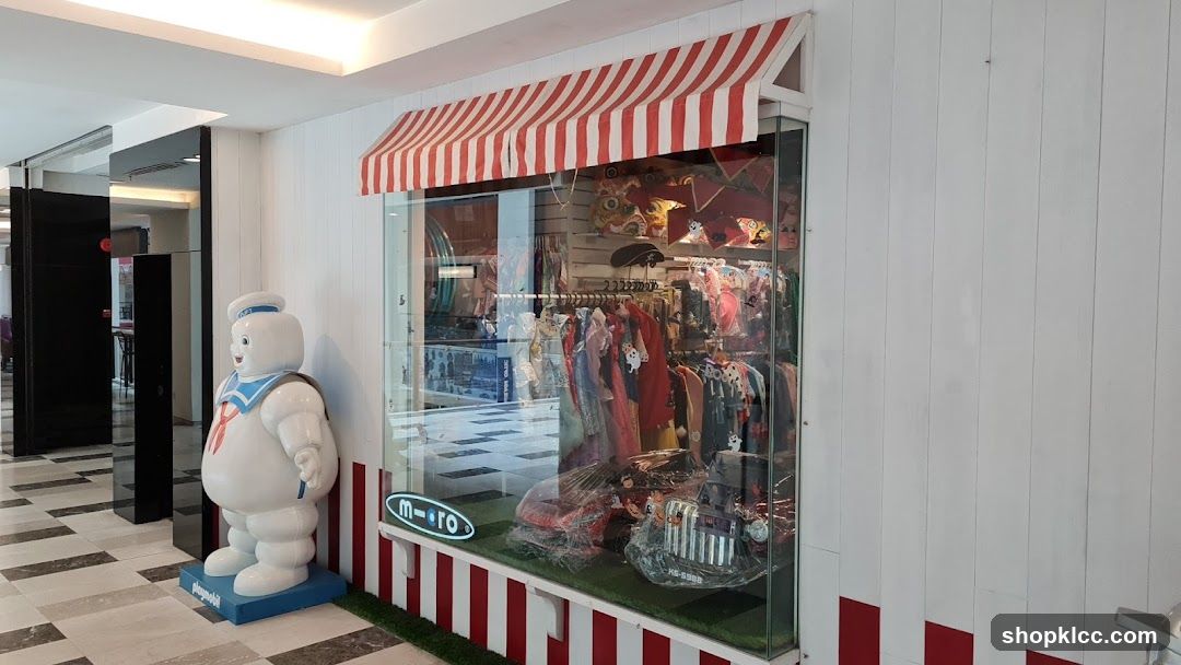Children's Clothing Store Display