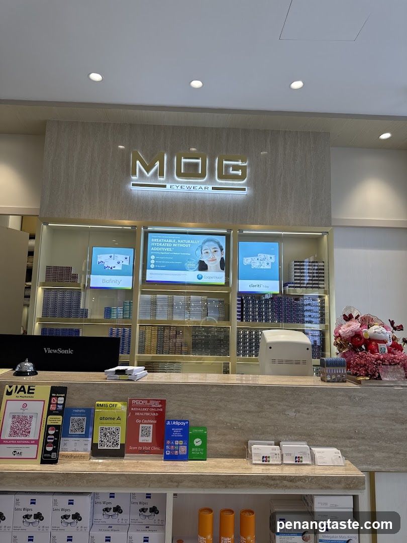 MOG Eyewear Store Counter