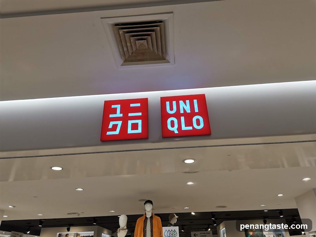 Uniqlo Signage