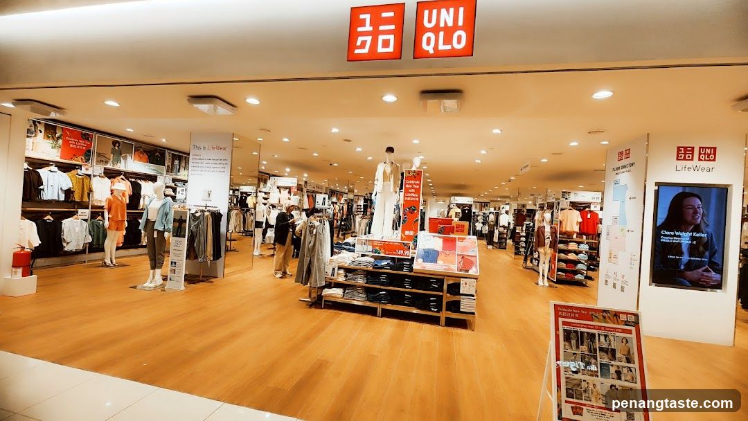 Uniqlo Store Interior