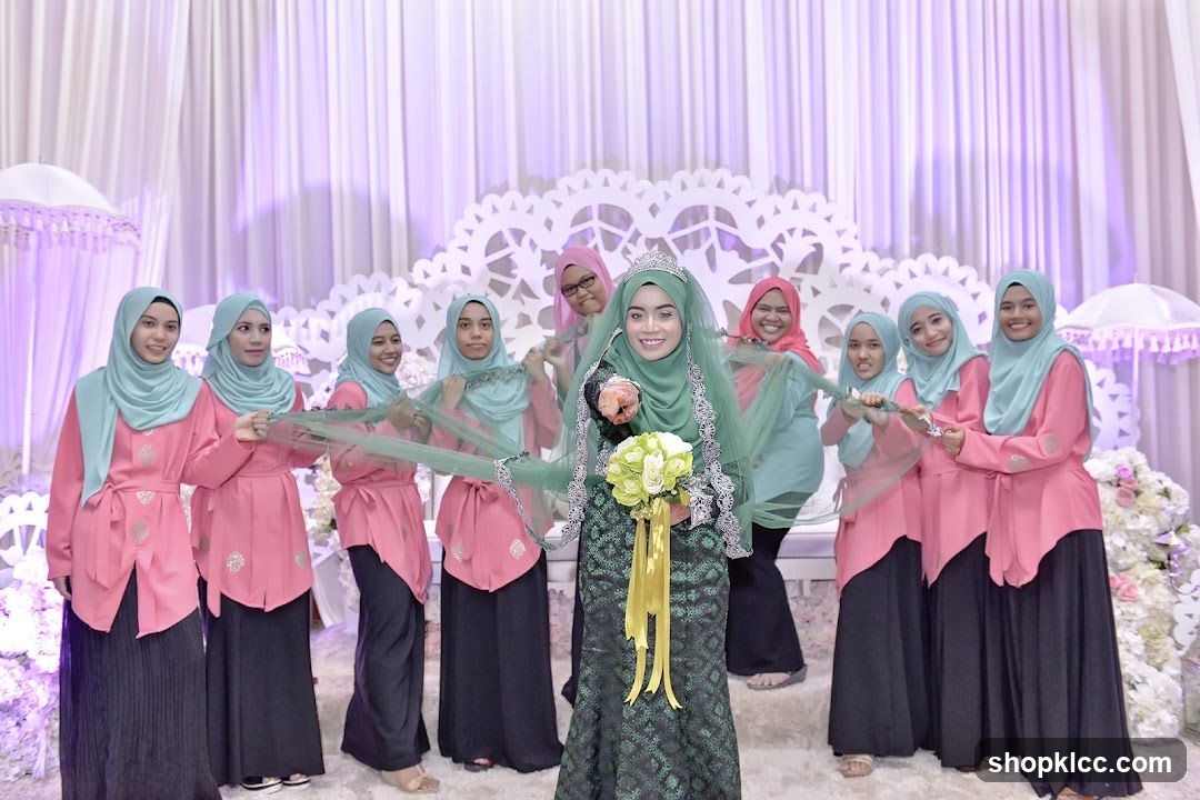 Wedding Party Posing