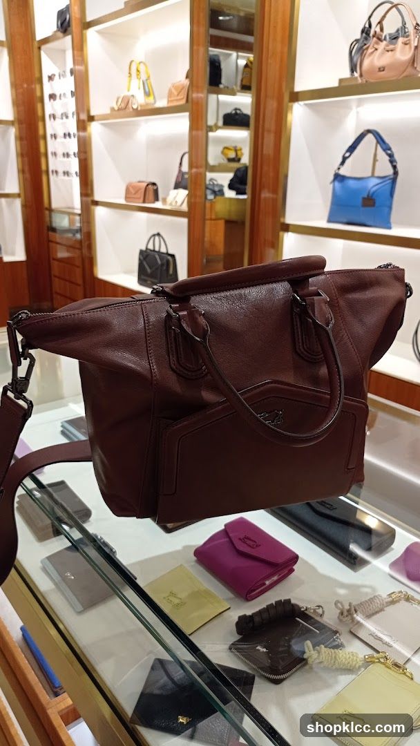 Handbags and Wallets Display