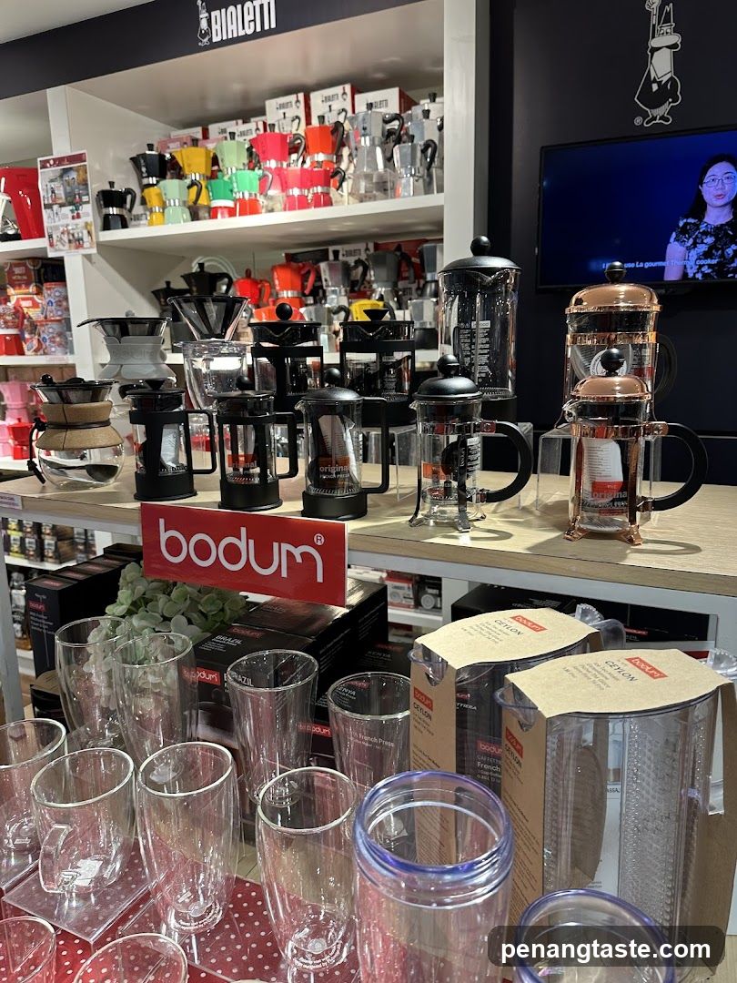 Kitchenware display