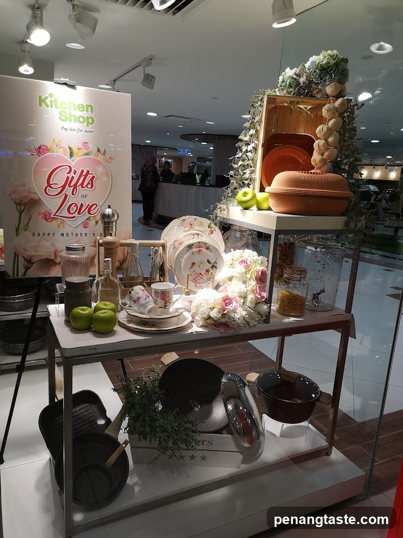 Kitchenware Display
