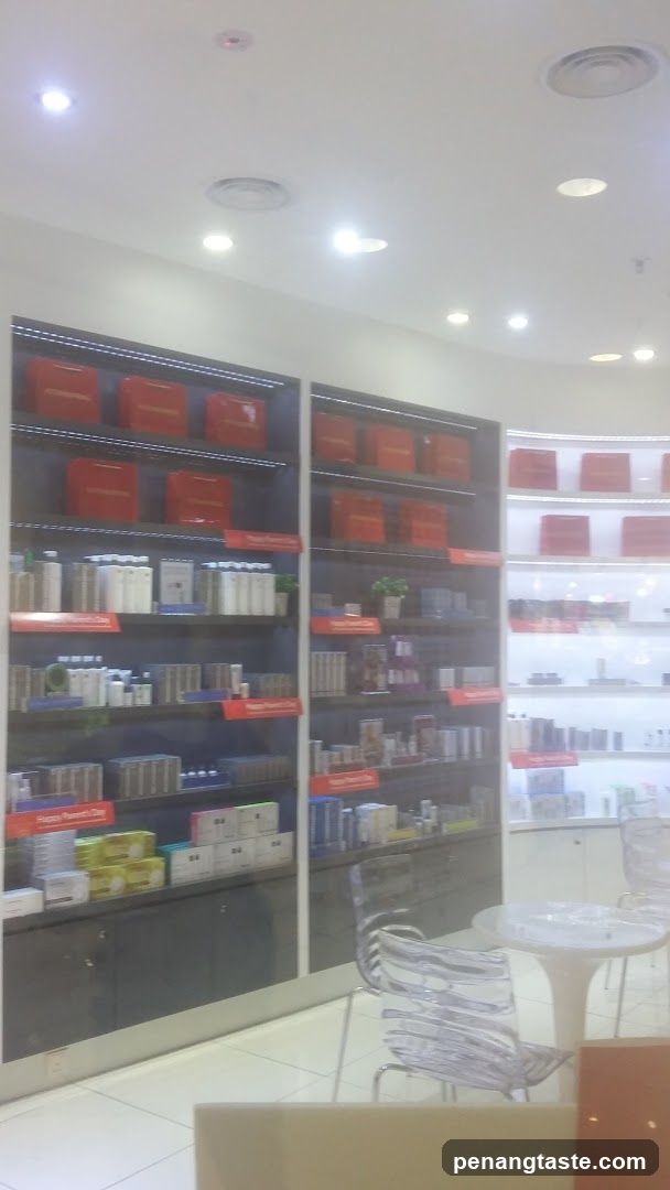 Cosmetics Display