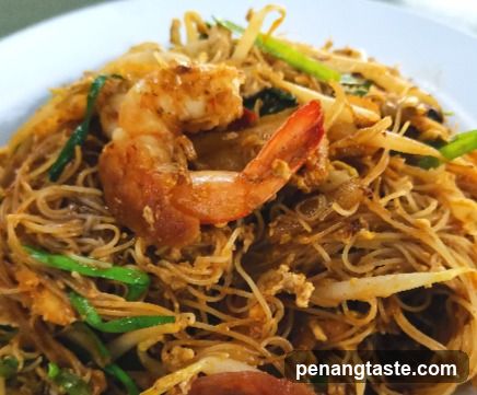 Stir-fried noodles with shrimp