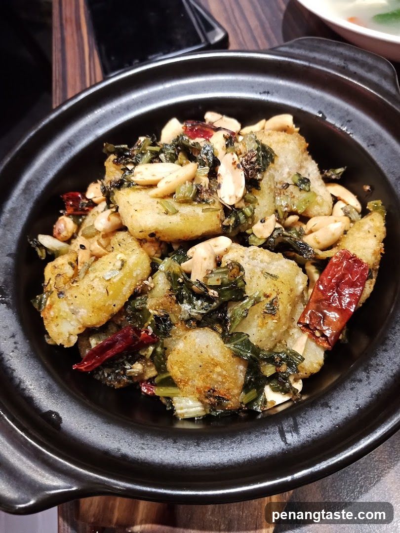 Spicy Fried Dish with Peanuts and Dried Chilies