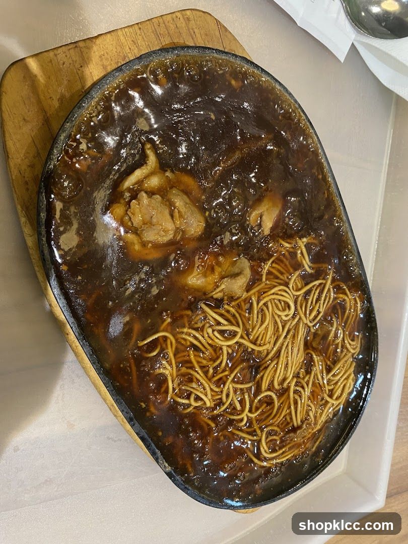 Sizzling Noodles with Meat