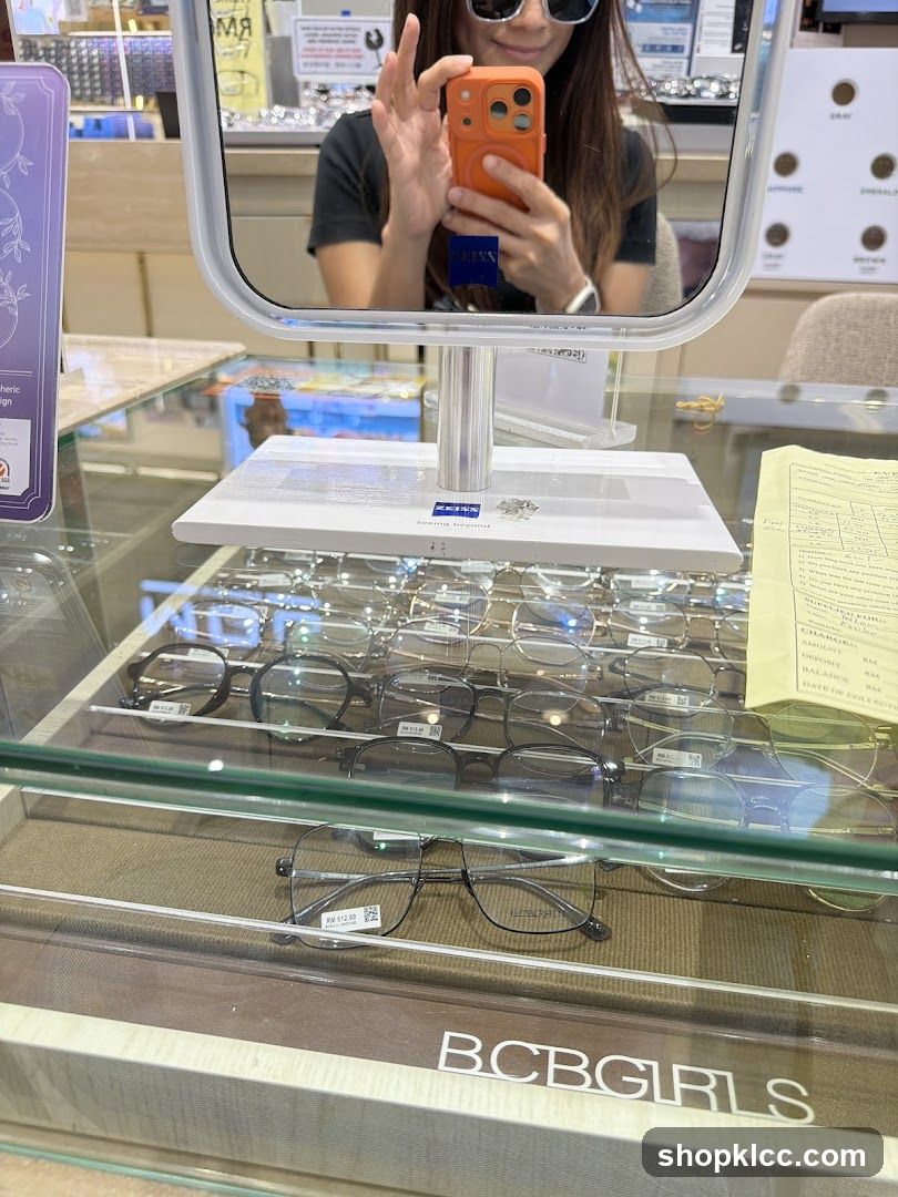 Eyeglasses Display