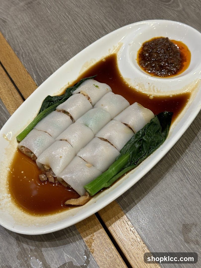 Steamed Rice Rolls with Sauce