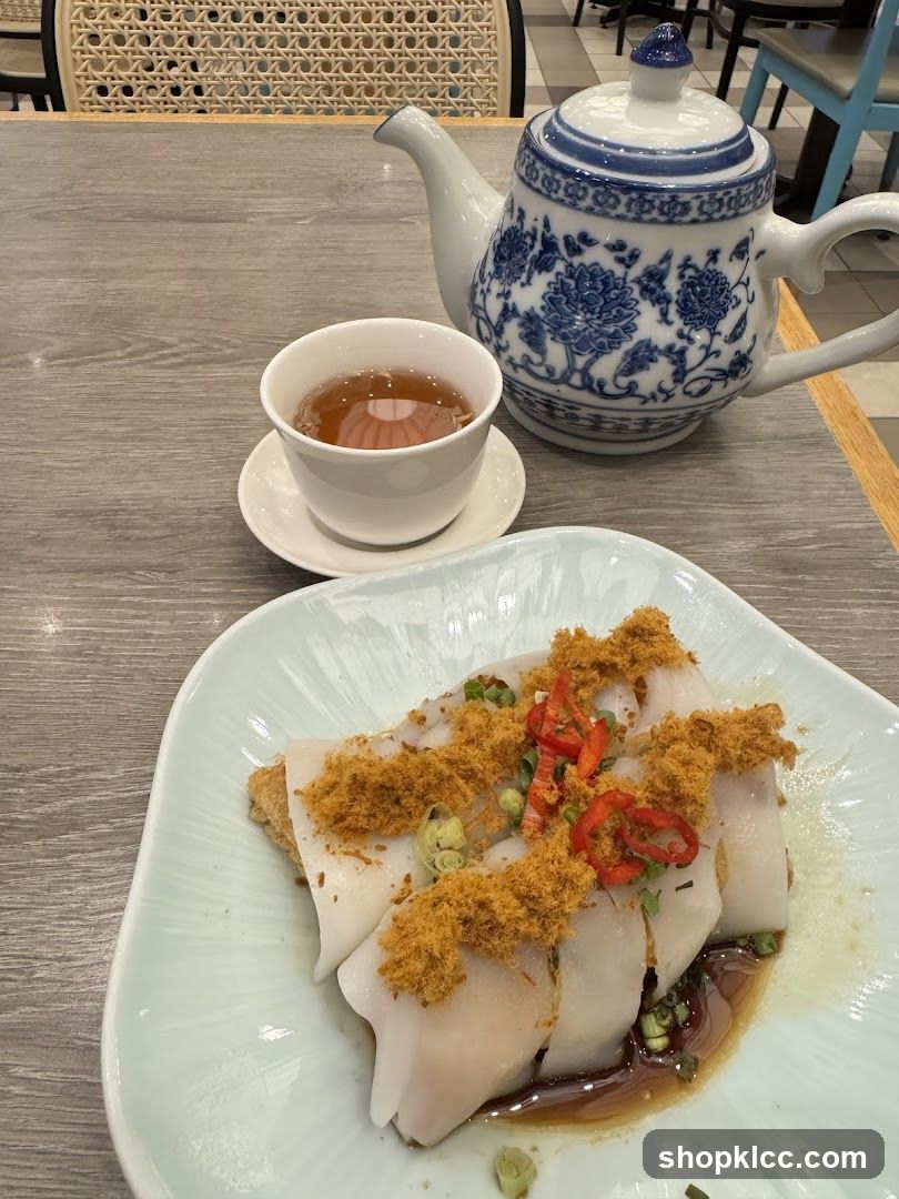 Steamed Rice Rolls with Toppings and Tea
