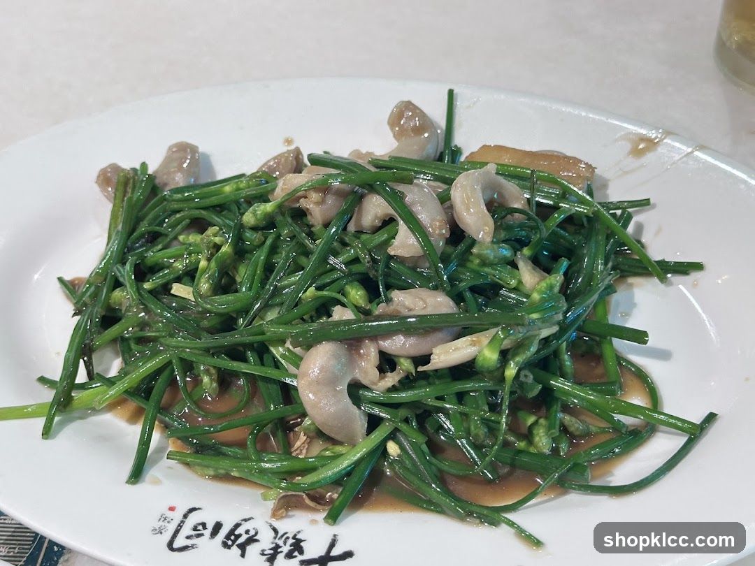 Stir-fried Garlic Chives with Pork Intestines