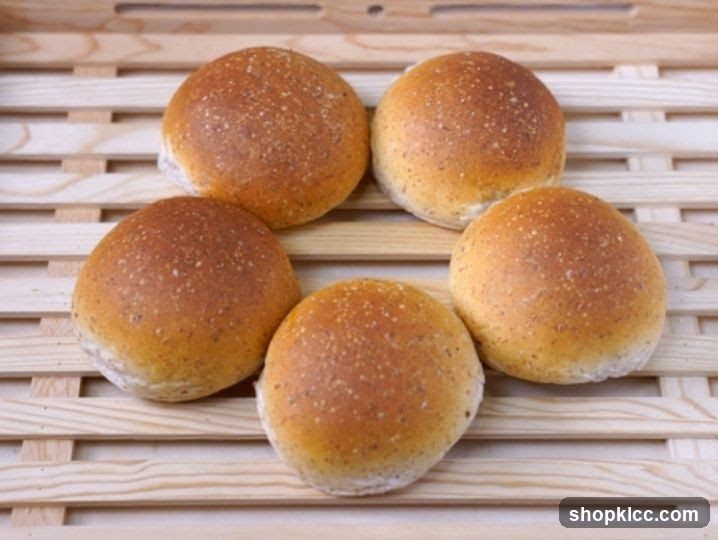 Five Round Buns