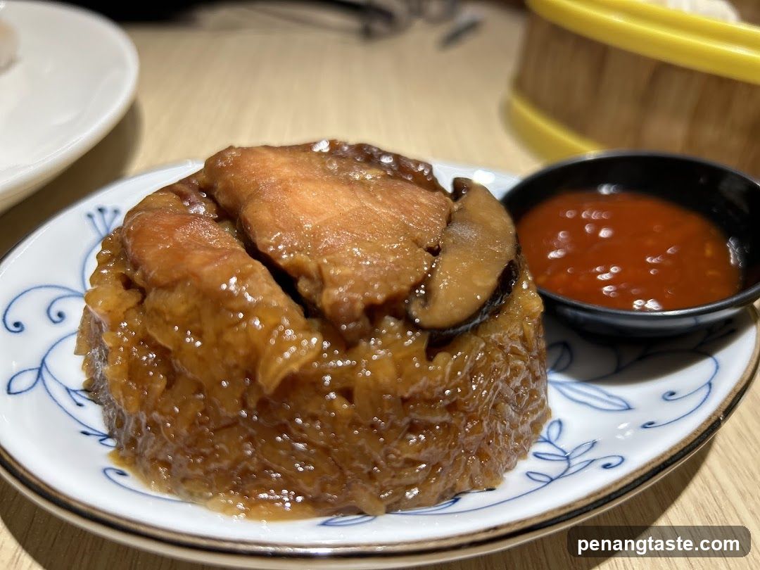 Steamed Sticky Rice with Chicken and Mushroom