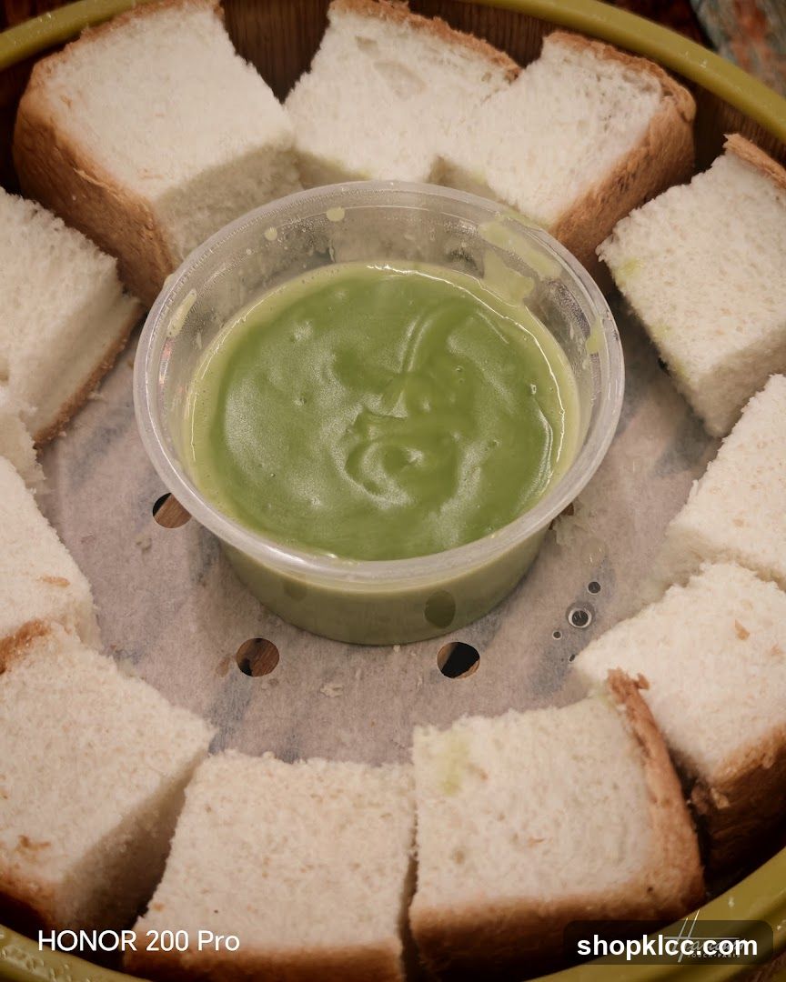 Steamed Bread with Pandan Custard