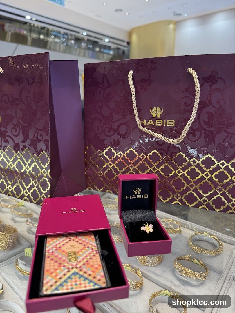 Jewelry Display with Branded Packaging