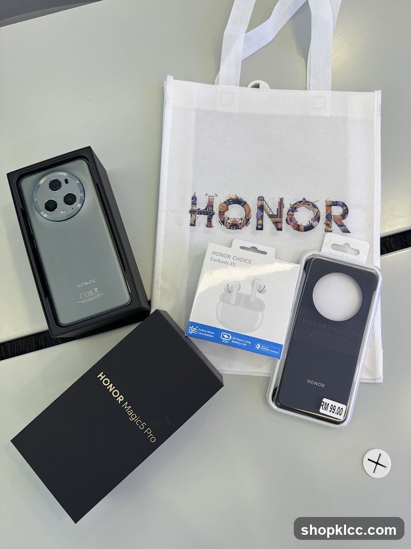 Honor Magic5 Pro and accessories