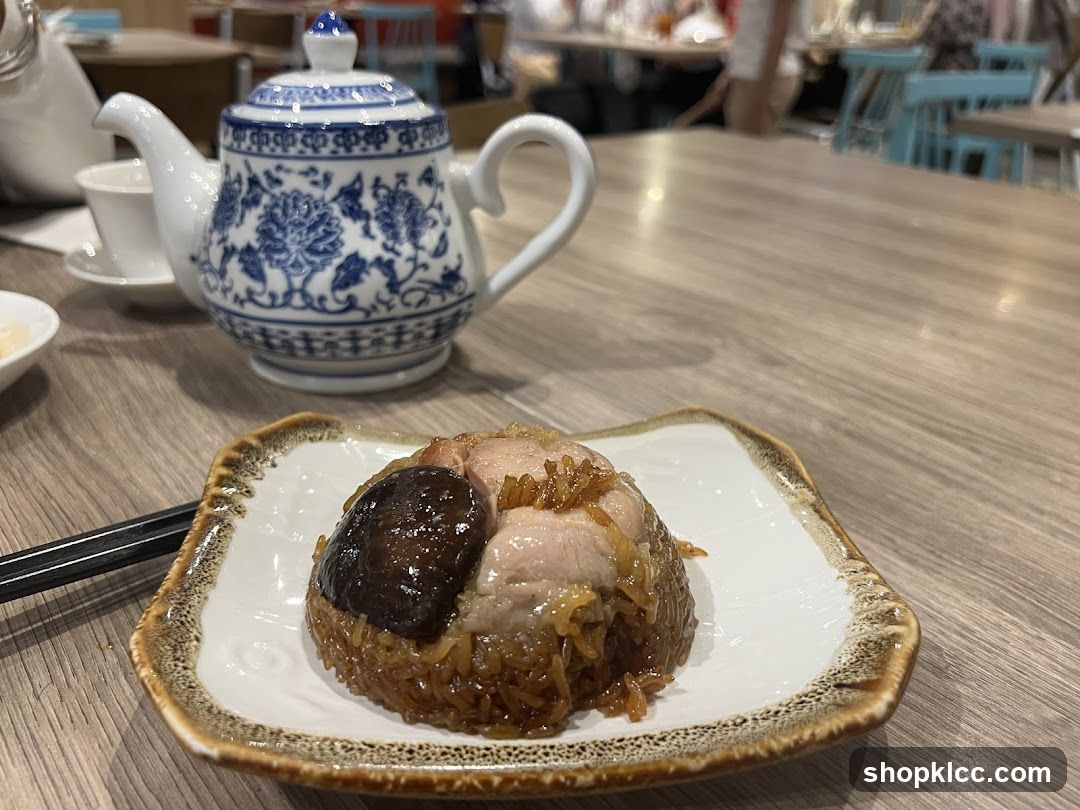 Steamed Sticky Rice with Chicken and Mushroom