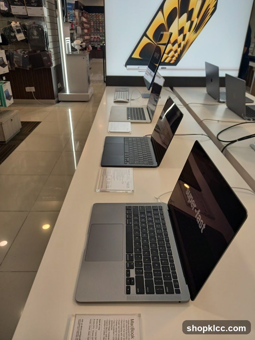 Apple Laptops Display